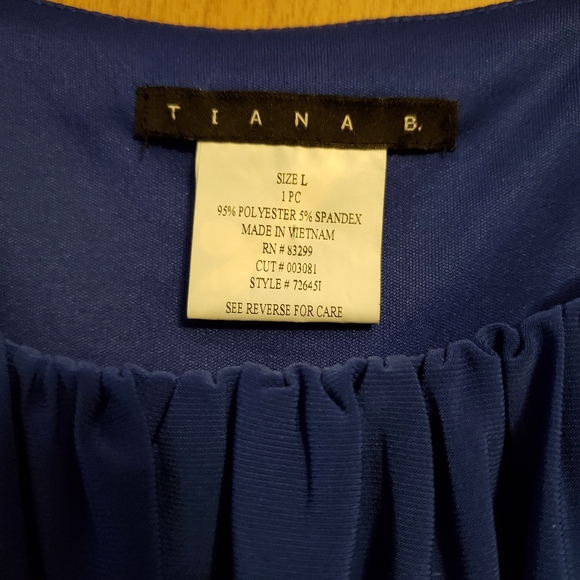 Dress - Picture 2 of 2